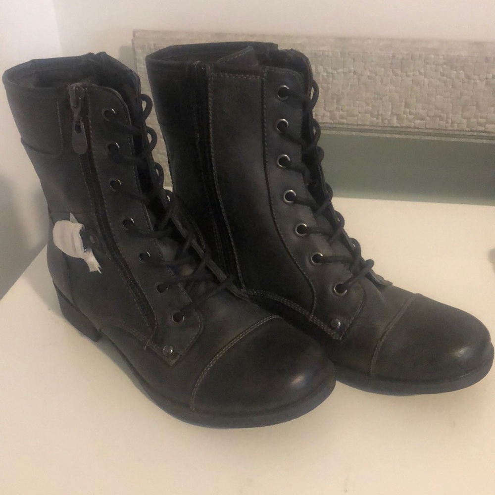 Guess boots